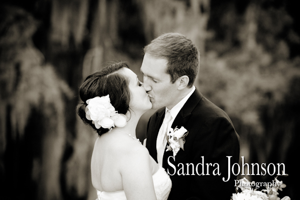 Best Lakeside wedding at Paradise Cove in Orlando, Florida - Wedding photographer - Sandra Johnson (SJFoto.com)